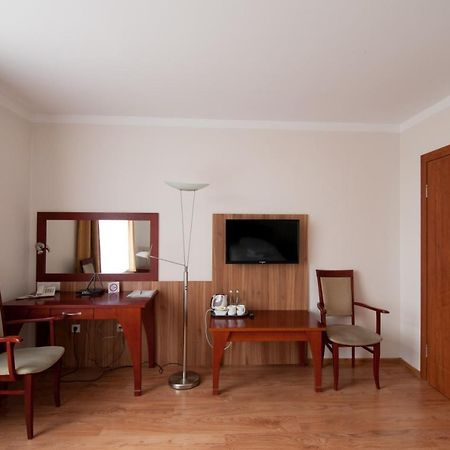 Hotel Nest Gniezno Exterior foto