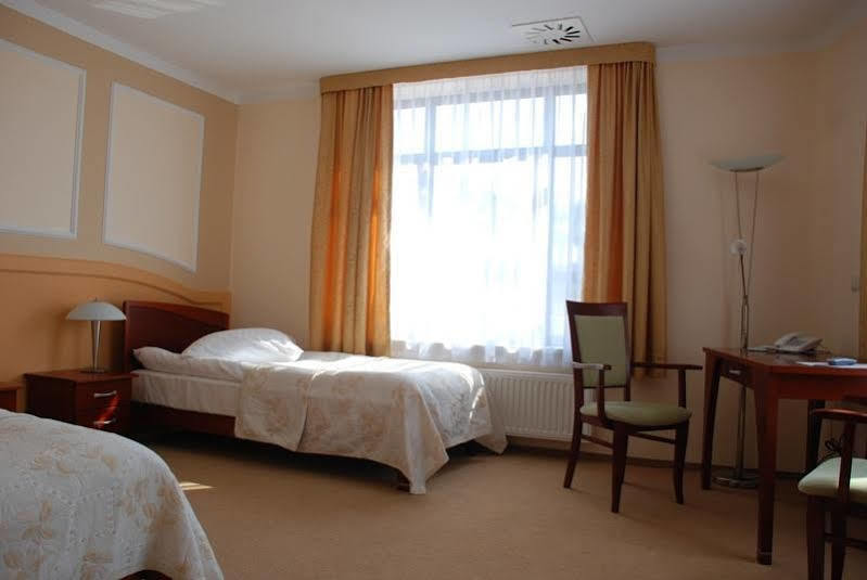 Hotel Nest Gniezno Exterior foto
