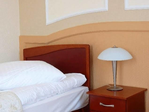 Hotel Nest Gniezno Exterior foto
