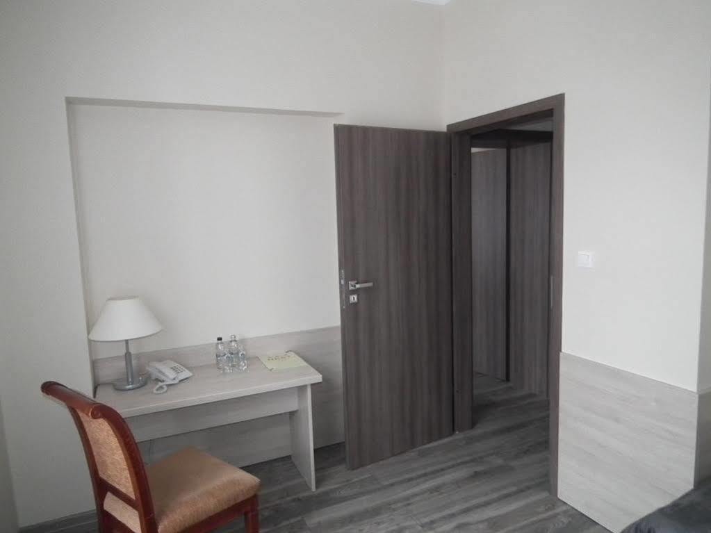Hotel Nest Gniezno Exterior foto