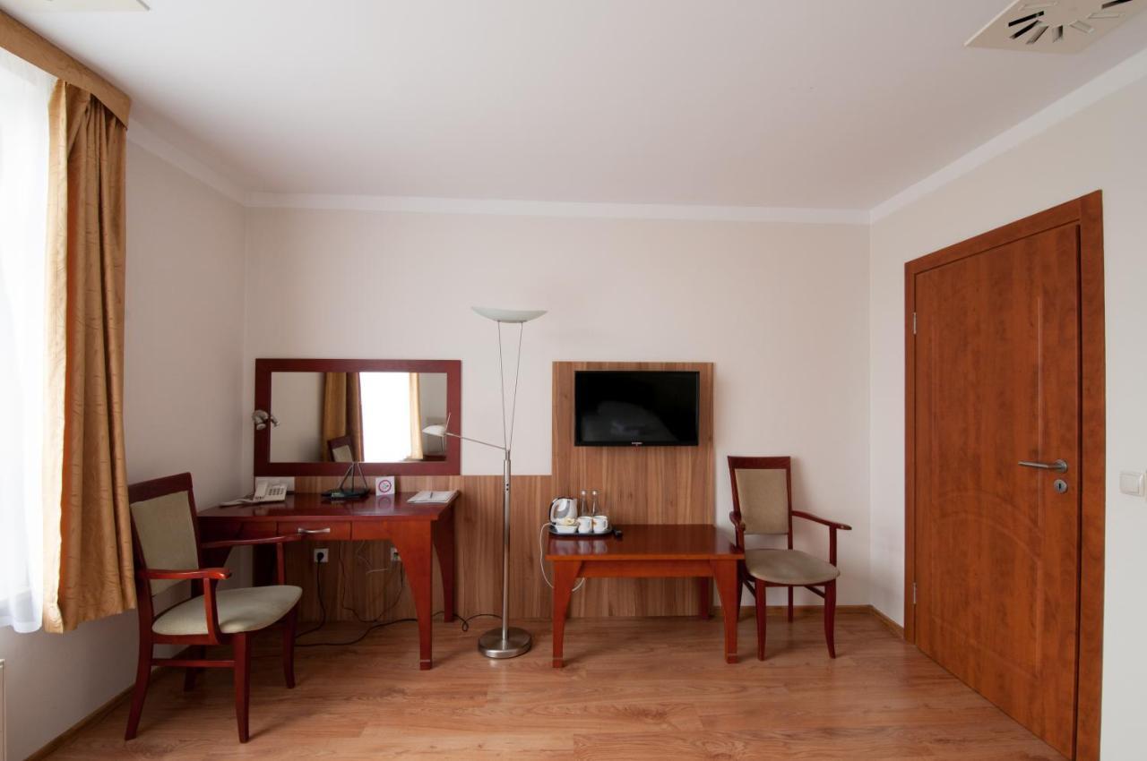 Hotel Nest Gniezno Exterior foto
