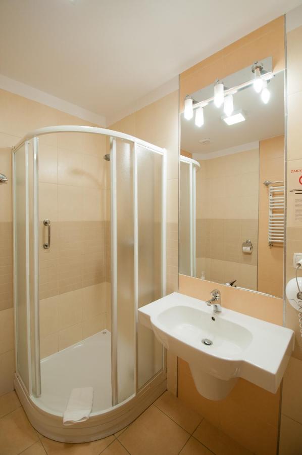 Hotel Nest Gniezno Exterior foto
